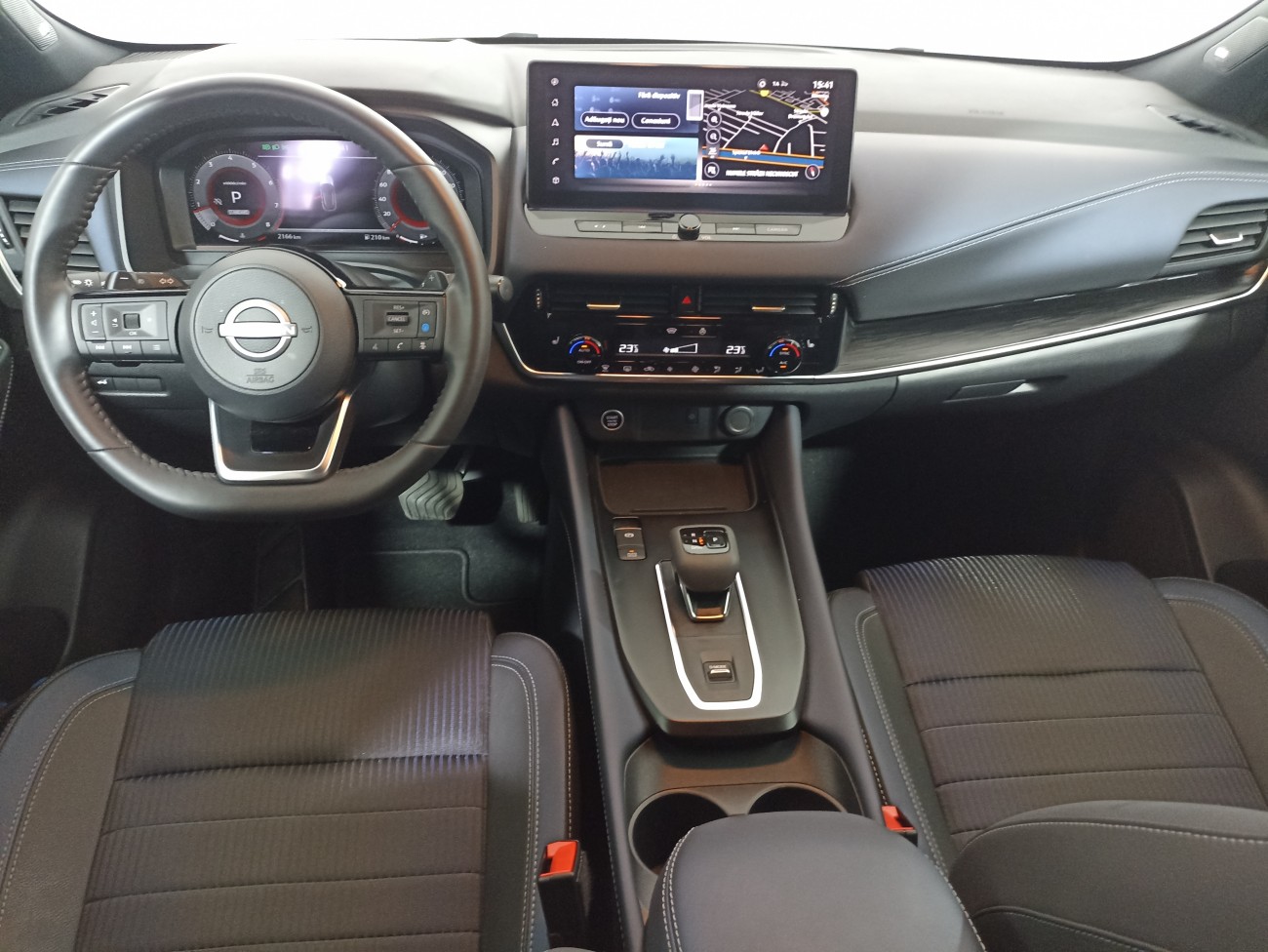 Nissan Qashqai 1.3 l 156CP mild-hybrid 2WD, transmisie automată X-Tronic, Tekna