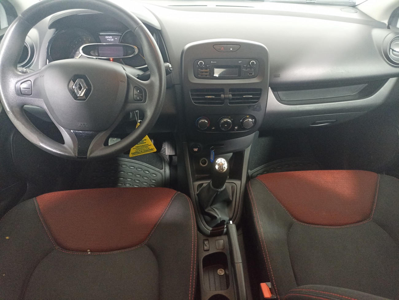 Renault Clio 1.2i 75 CP